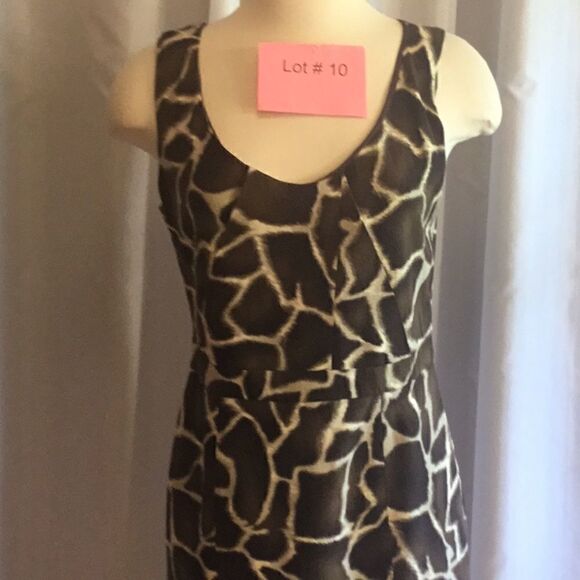 Linen blend dress in size 6 in wild life print by CHAPTER ONE - Picture 3 of 14